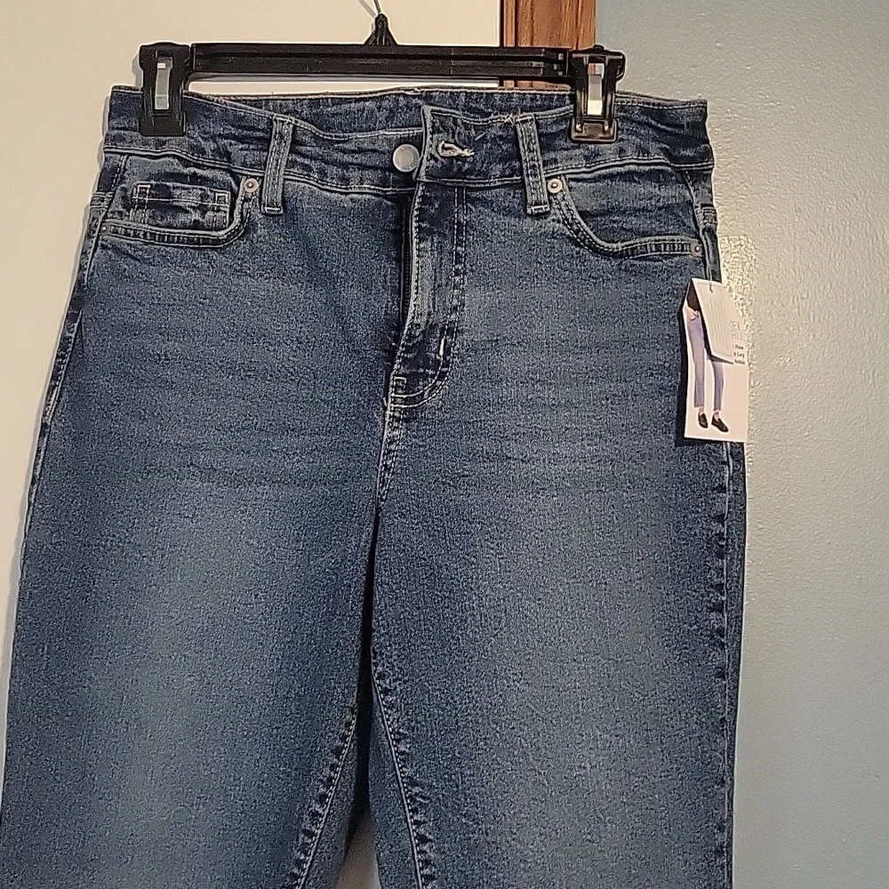 🆕️ Time & Tru Women's Distressed High-Rise Ankle Jeans Medium Blue Size 2 (#1) - Picture 2 of 7